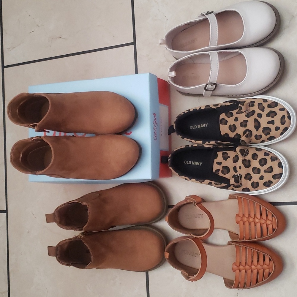 5 pairs of Girl's Shoes